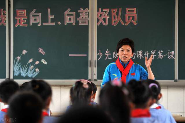 邬浪导演的独特视听语言呈现出粘稠潮热的迷人氛围，让《雪云》短片广受好评，此次同名长片的完成让影迷充满期待